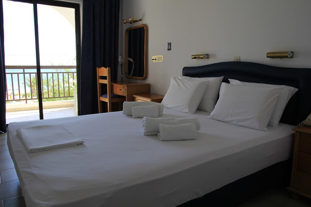 Mediterranean Hotel カルパトス エクステリア 写真